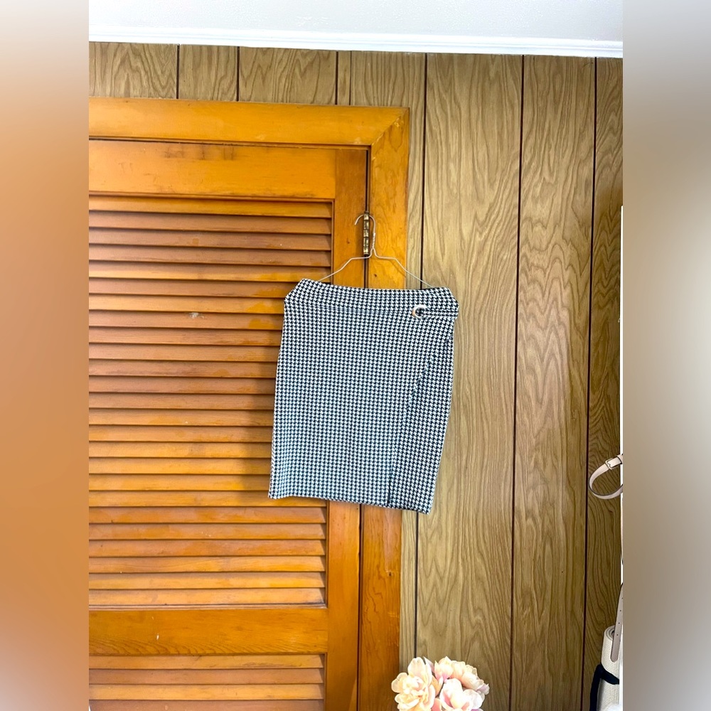 Checkered pencil skirt